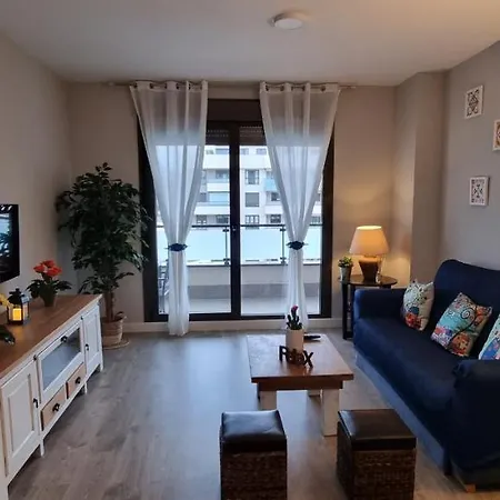 Excellent Location- Beach, Pool, Telework, 2 Bikes, Parking & Wifi Gratis At 