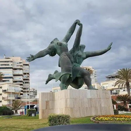 Apartment Excellent Location- Beach, Pool, Telework, 2 Bikes, Parking & Wifi Gratis At 