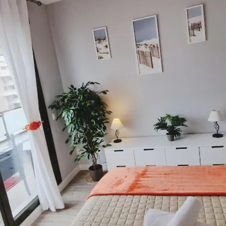 Excellent Location- Beach, Pool, Telework, 2 Bikes, Parking & Wifi Gratis At 