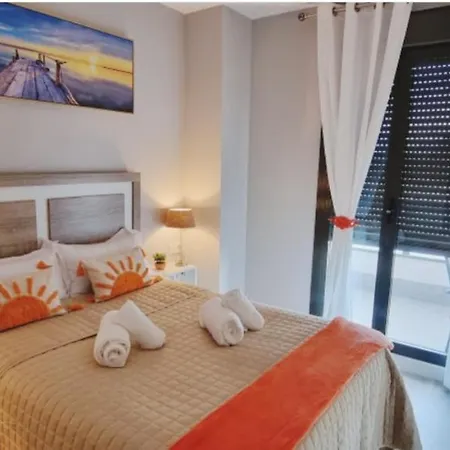 Excellent Location- Beach, Pool, Telework, 2 Bikes, Parking & Wifi Gratis At 