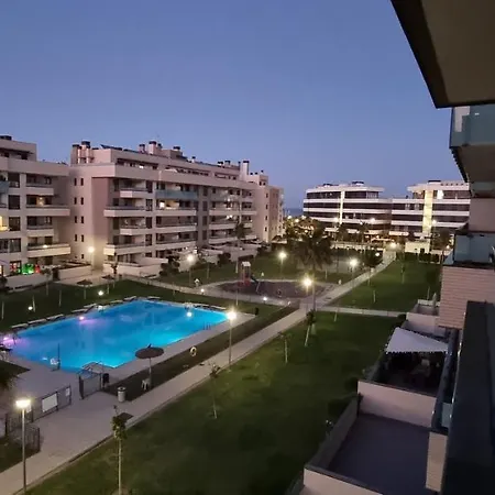 Apartment Excellent Location- Beach, Pool, Telework, 2 Bikes, Parking & Wifi Gratis At 