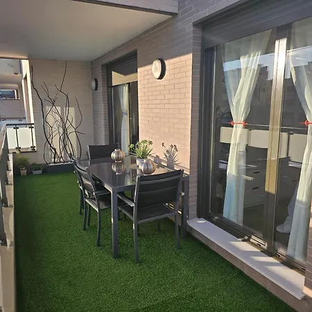 Excellent Location- Beach, Pool, Telework, 2 Bikes, Parking & Wifi Gratis At 